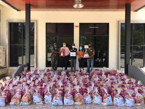 มอบถุงยังชีพผู้ได้รับผลกระทบจากการแพร่ระบาดของเชื้อไวรัสโคโรนา (covid - 19) 